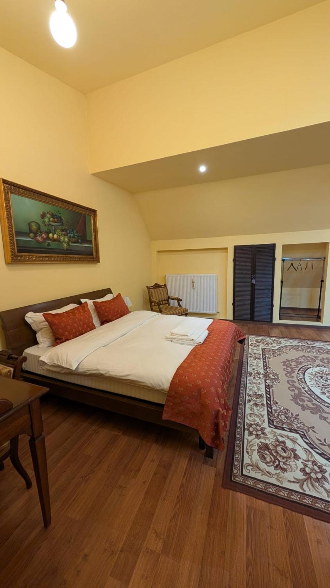 Gasthof Casa Republicii 3*